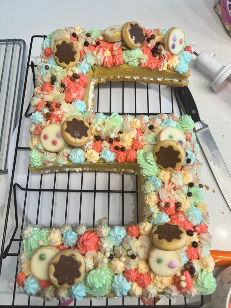 Foto 2 van een taart gemaakt door Ma-Ma's Toertjes